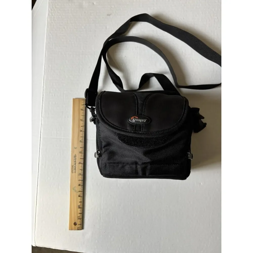 Lowepro Rezo 110 AW Camera Bag w/ Strap - Black. Clean.